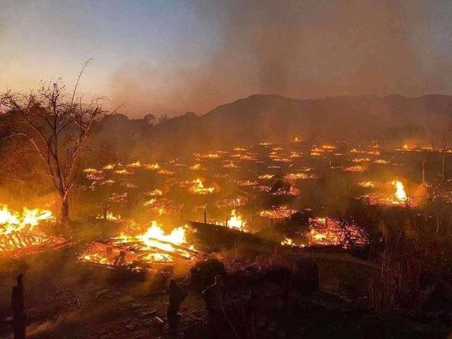 云南著名佤族村寨发生严重火灾 令人痛心