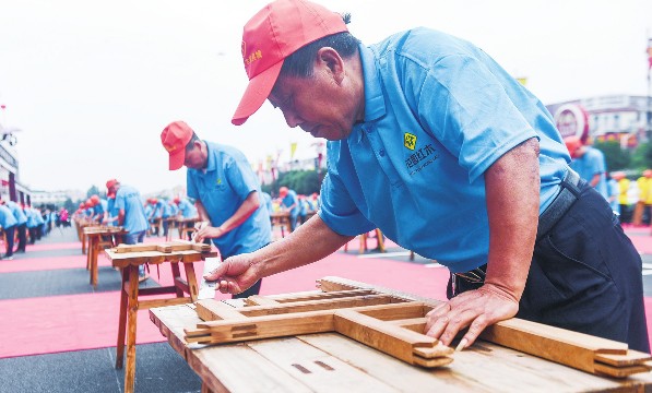 东阳市南马镇“红木第一村”开启红木文化节