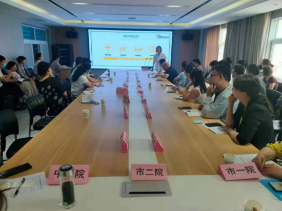 鄭州童瞳眼科醫(yī)院院長李景麗到靈寶婦幼保健院坐診