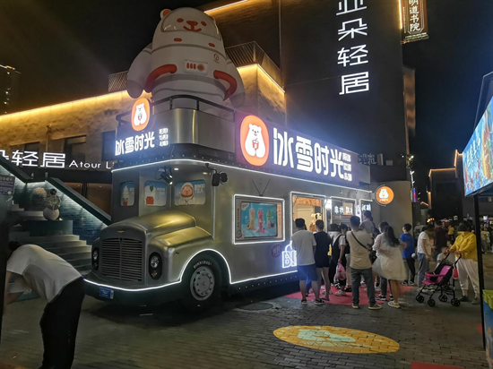 向未来下订单!冰雪时光太空巴士主题门店闪亮登场
