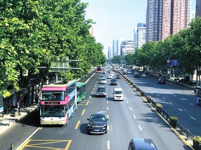 郑州恢复限行首日 道路交通明显得到改善