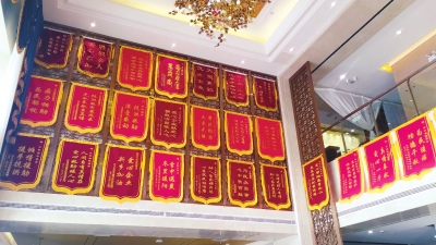 新鄉(xiāng)云松國(guó)際酒店：水災(zāi)時(shí)為數(shù)千人提供免費(fèi)食宿