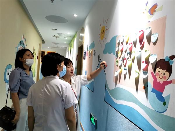 郑州童瞳眼科医院迎来智博商学院访问团