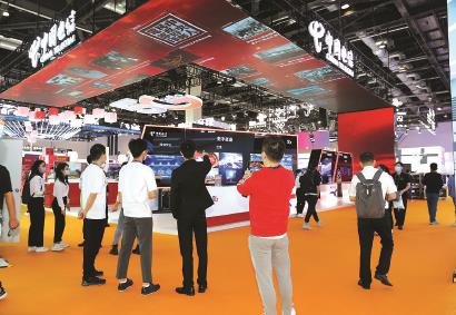 中国电信：5G+云监工打造“最红”展台