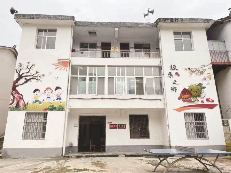 小板栗“摘”走栗子壩村貧困帽 香菇大棚產(chǎn)值達(dá)110萬元