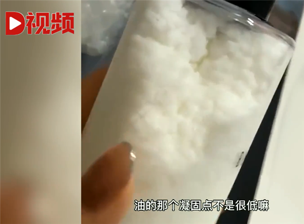 东北女子网购卸妆水被冻成一罐雪 说明是真的不含酒精