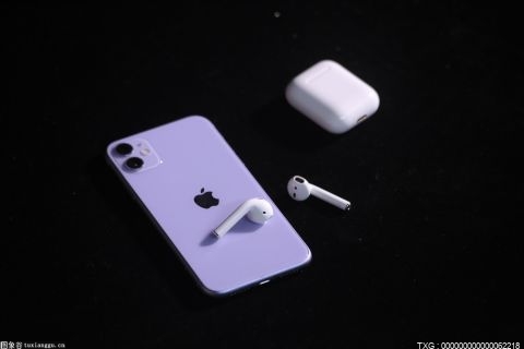 iPhone现红绿双色屏 苹果手机前脚登顶后脚翻车 