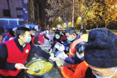 一碗粥一碗 郑州首家免费爱心粥店坚持8年供应早餐