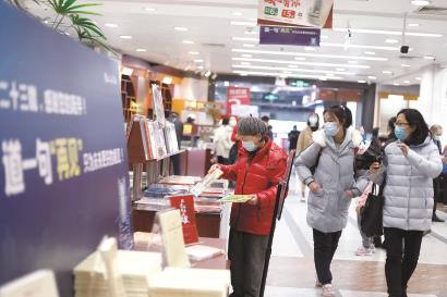 上海书城闭店修缮 空了书架暖了人心