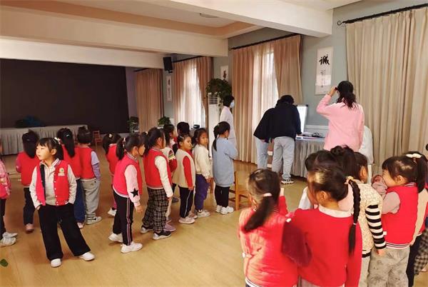 鄭州童瞳眼科走進(jìn)水利廳幼兒園開(kāi)展公益視力篩查