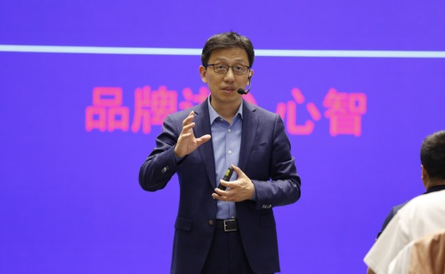 學(xué)正宗定位，找顧均輝：市場營銷就是處理消費者認(rèn)知的過程