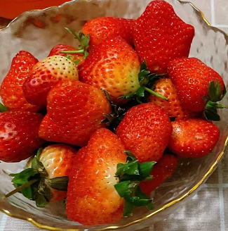 草莓如何洗正确 用流动的自来水来回冲洗