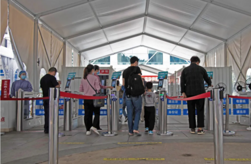 刷身份证核验健康码,春运防疫卡点通行模式升级进行时
