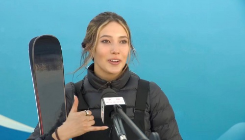 “天生要强”成就世界冠军，谷爱凌竖起“中国牛”