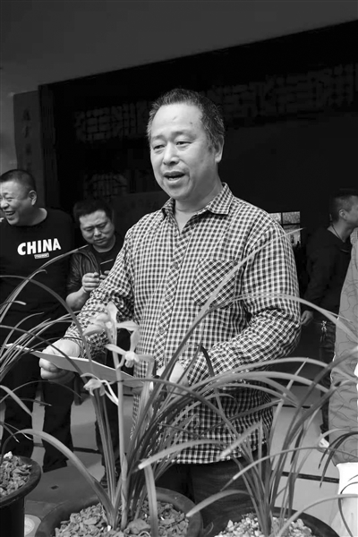沈宏：露沁兰花绿韵稠 物我两忘间创造精品