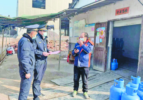 义乌市执法局廿三里大队：燃气安全监管进店入户