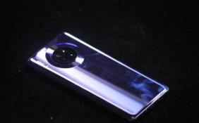 拯救者Y90頂配版開售秒光 采用6.92英寸三星E4 AMOLED全面屏
