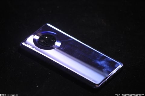 黑鯊5 Pro手機發布 采用6.67英寸OLED柔性直屏