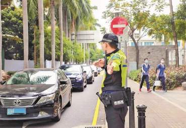 深圳交警交警投入600余名警力 开启“护学”模式