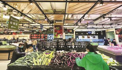 苏州有市民囤货 超市被搬空菜场也被买空