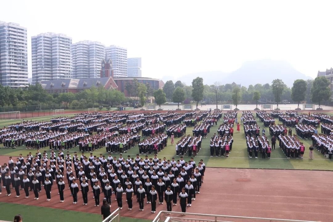 “喜迎二十大 青春百年路” 宜宾天立学校“五四”入团仪式举行