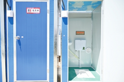 郑州方舱医院一期工程完工 设置了成排的洗手间、淋浴间等