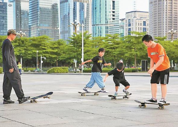 小滑板大产业 目前深圳玩滑板的人数已有10万余人