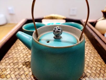 红茶和绿茶的区别是什么？红茶绿茶的主要成分类似吗？