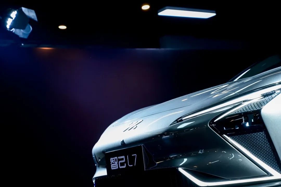 為什么說豪華純電車型中銷量最快破千的智己L7，是新勢力中的寶藏車型？