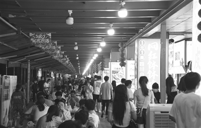 杭州啦喜街美食广场：不少人从大学入学吃到成家立业