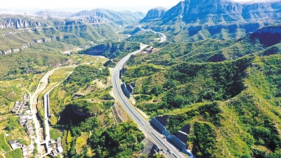 鹤辉高速预计年内开通运营 穿越“挂壁隧道” 到南太行走走